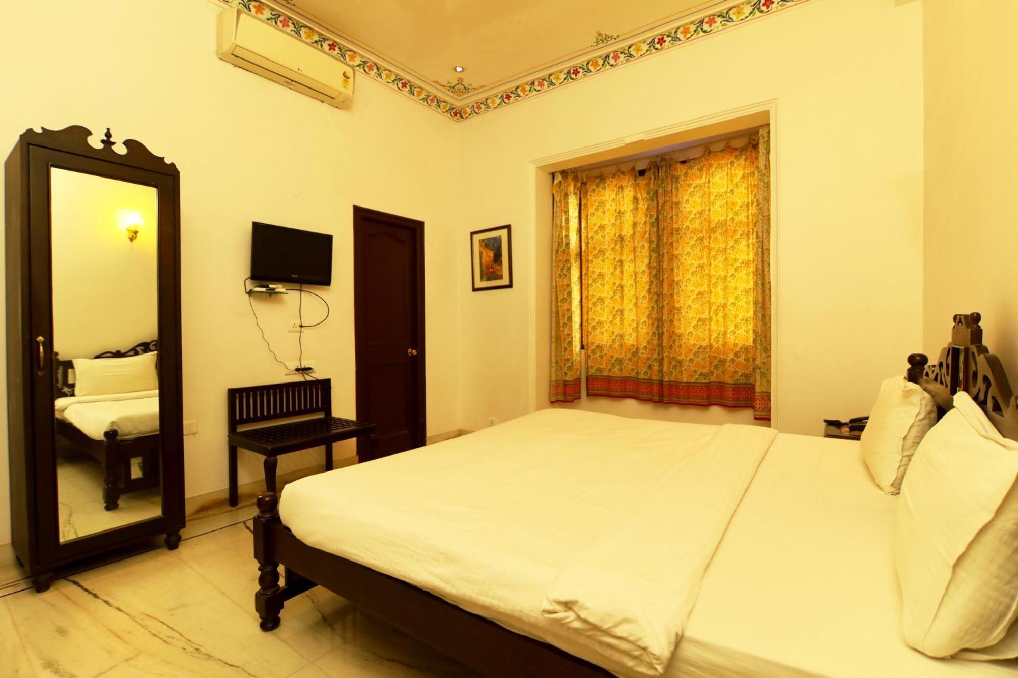 Hotel Boheda Palace