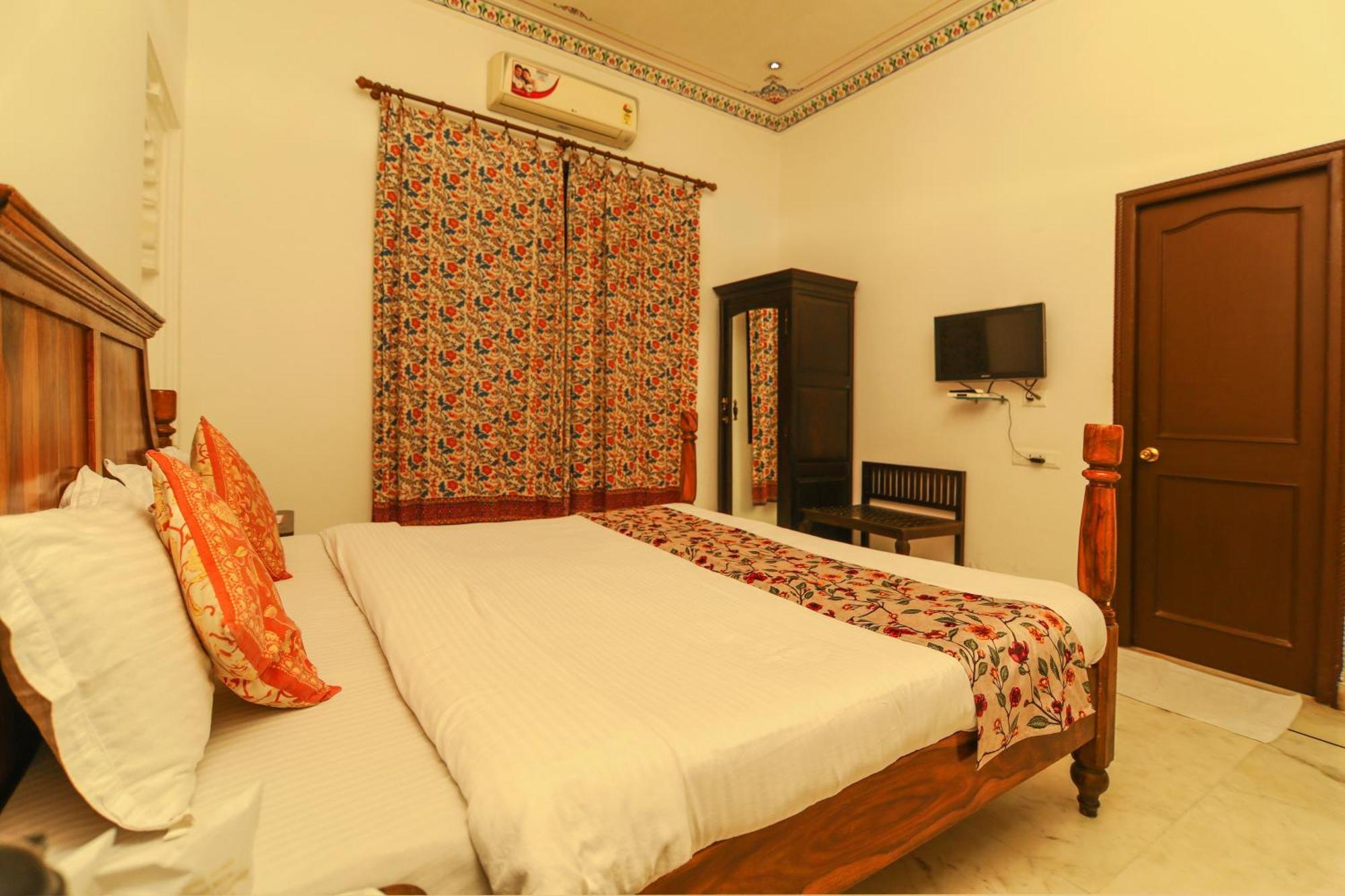 Hotel Boheda Palace