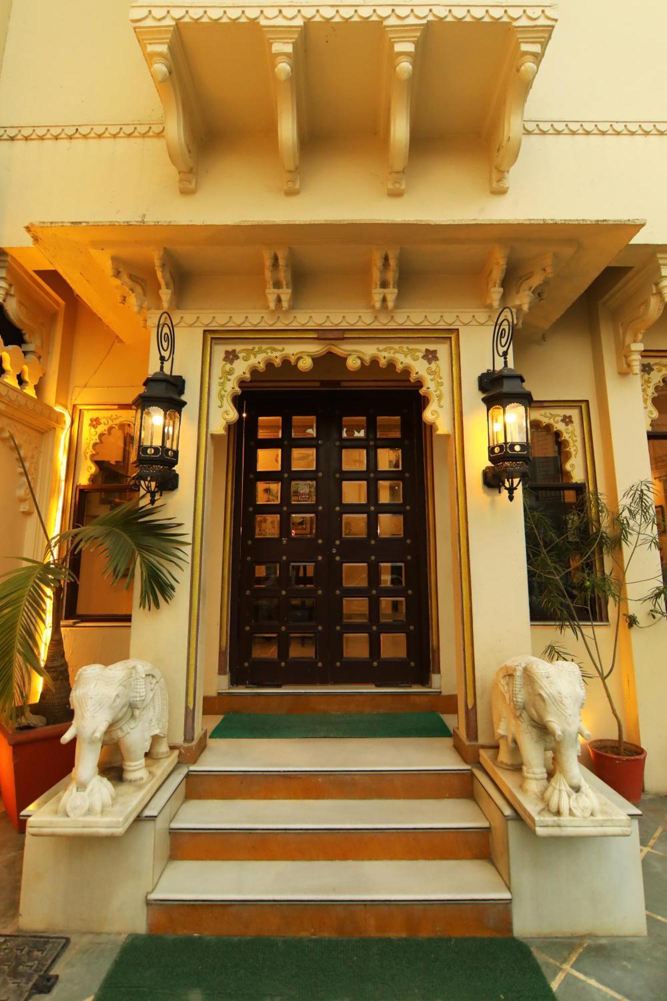 Hotel Boheda Palace
